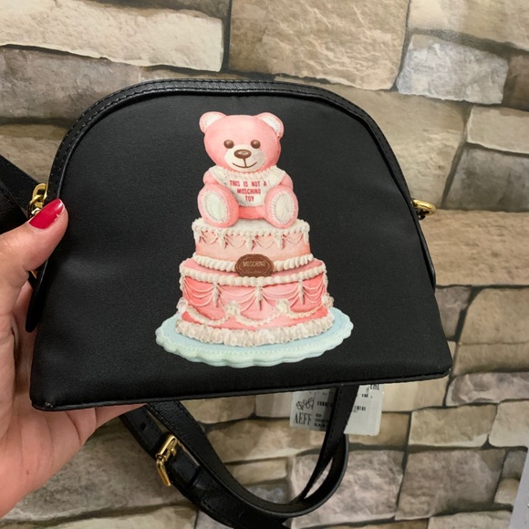 Authentic MOSCHINO leather/texture Teddy Cake zip Crosby - Picture 6 of 16